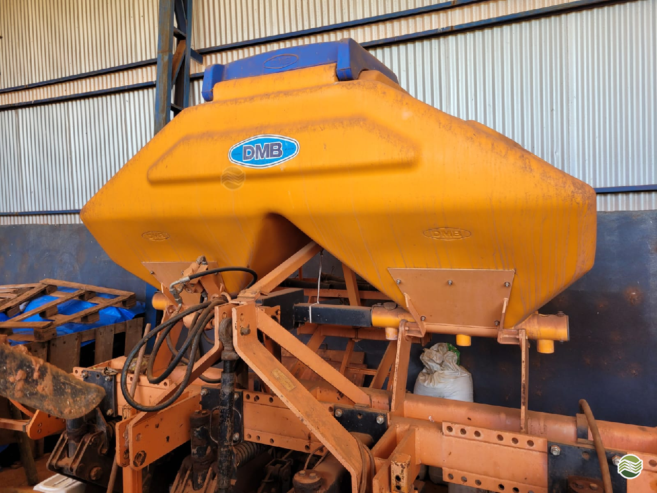 IMPLEMENTOS AGRICOLAS ADUBADOR ADUBADOR DE SOQUEIRA Carlos Tratores SP GUAIRA SÃO PAULO SP